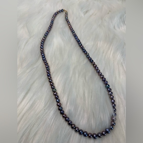 Lustrous Black Pearl Necklace - Picture 4 of 5